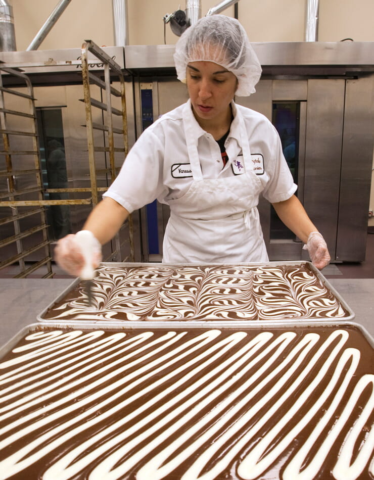 baker swirling cream cheese brownies
